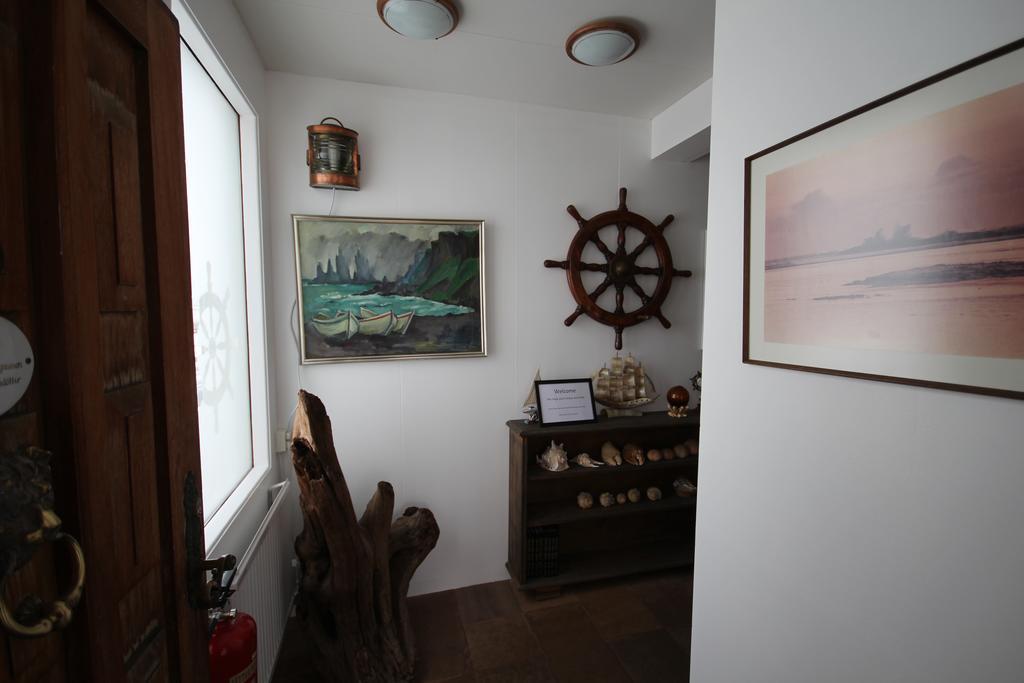 Hamrahlith 9 Guesthouse กรุนดาร์ฟยอรด์เดอร์ ภายนอก รูปภาพ