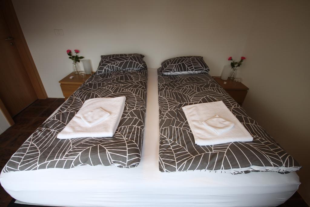 Hamrahlith 9 Guesthouse กรุนดาร์ฟยอรด์เดอร์ ภายนอก รูปภาพ