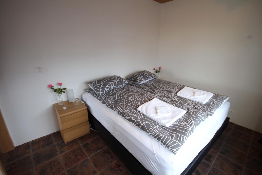 Hamrahlith 9 Guesthouse กรุนดาร์ฟยอรด์เดอร์ ภายนอก รูปภาพ